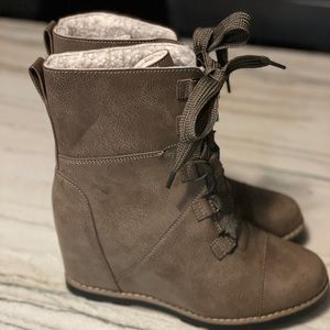 Wedge boots